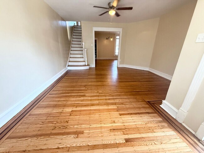 Building Photo - Gorgeous 3-Bed Townhome in Olney! Availabl...