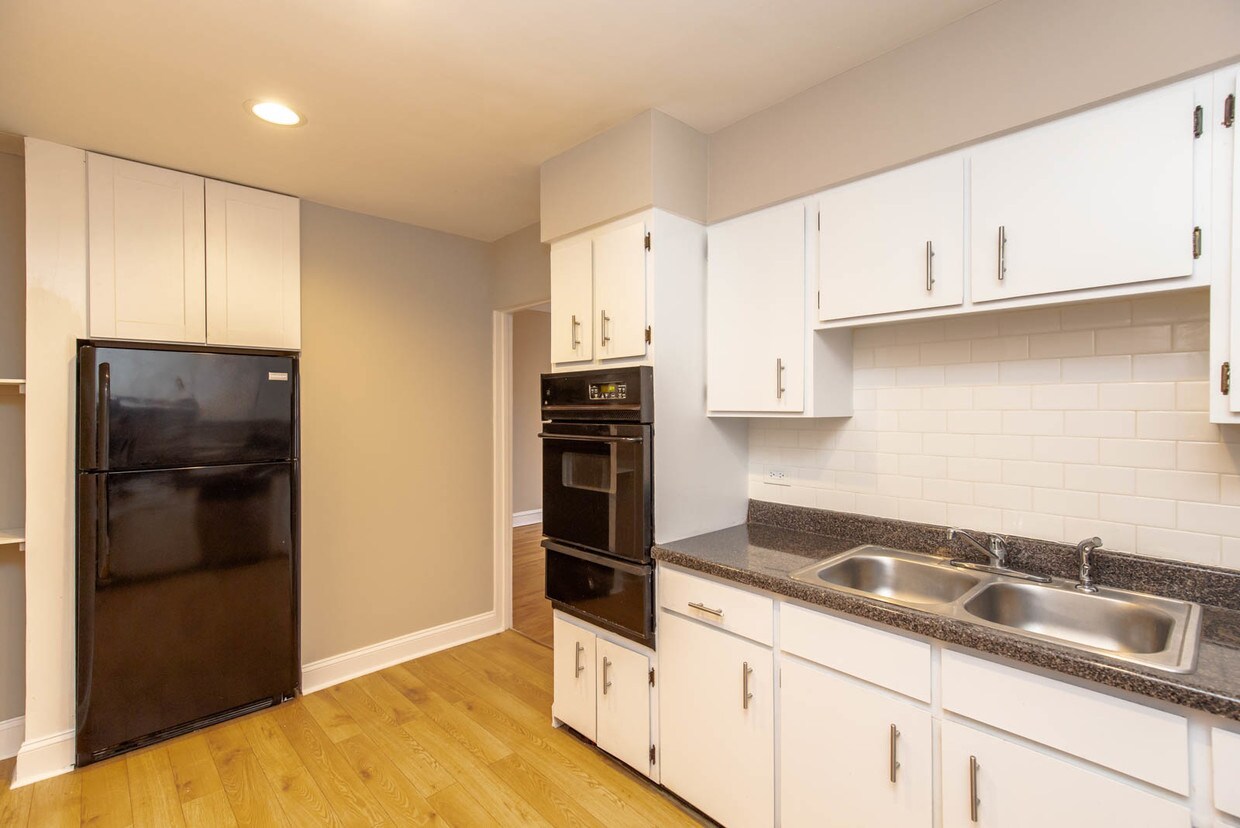 Foto principal - 1329 W Touhy Ave