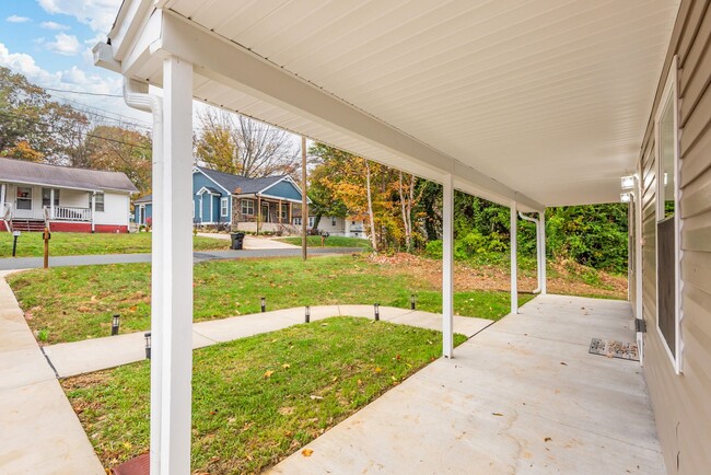 Foto del edificio - 4Bd/ 2Bath Ranch Style home mins from Down...