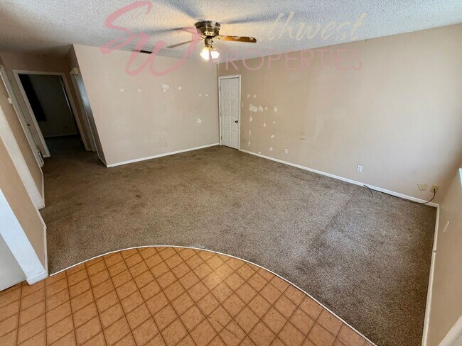 Foto del edificio - Location! Location! Easy walk to campus! 2 bedroom duplex!