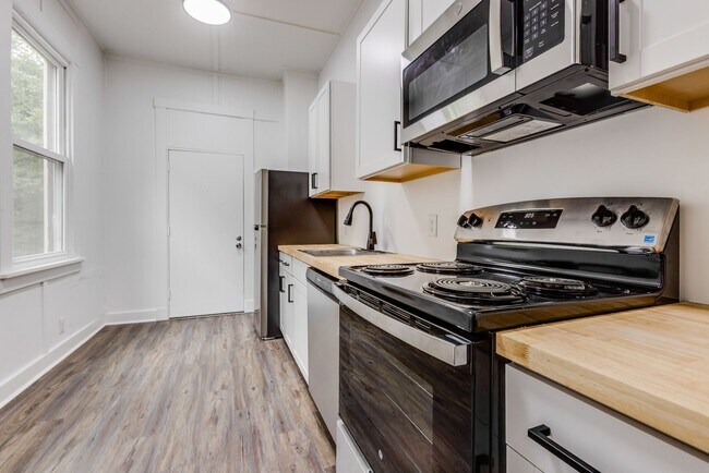 Foto del edificio - 240 Hazelwood Ave