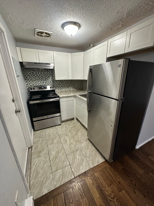 Building Photo - 32 Old Foxon Rd