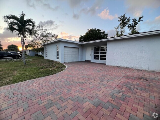 Building Photo - 11431 NW 35th St