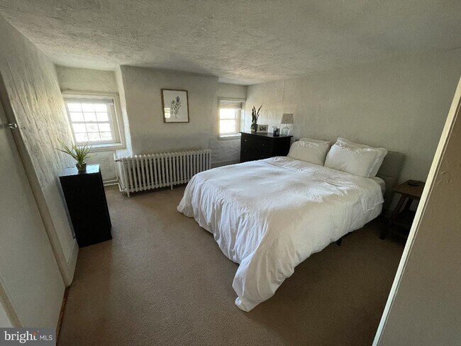 Foto del edificio - 1157 N Easton Rd
