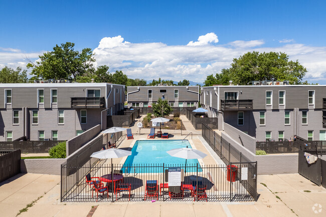 Building Photo - View Apartments