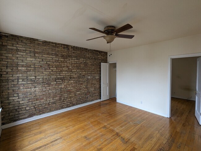Foto del edificio - 3048 W Wellington Ave