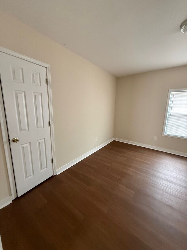 Foto del edificio - 1117 Douglas Ave