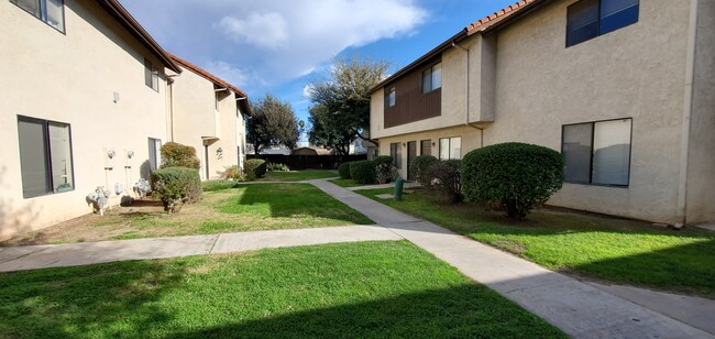 Grounds - Townhomes at 201