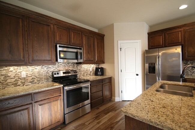 Building Photo - Little Piece of HEAVEN~3/2.5 Home w/ Open ...