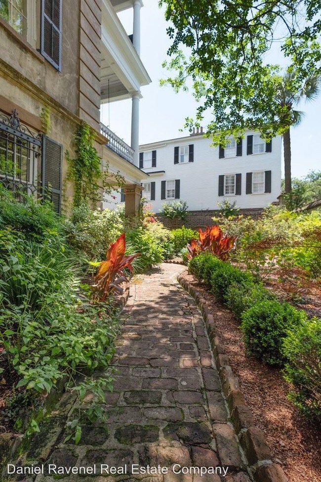 Foto del edificio - 1 br, 1 bath House - 8 Legare Street