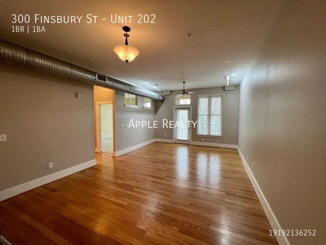 Building Photo - 300 Finsbury St