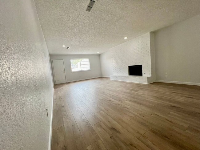 Foto del edificio - 2501 Haynes Ave