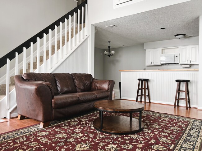 Building Photo - 1705 Willow Creek Ct