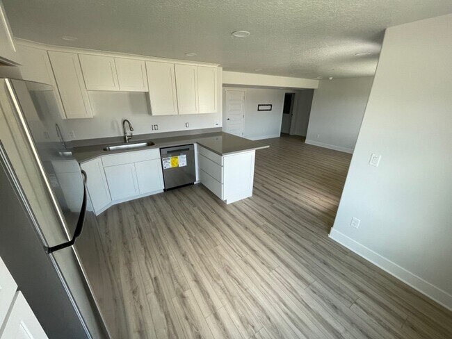 Foto del edificio - 946 N Olson Dr