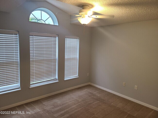Building Photo - 5537 Lafayette Park Dr N