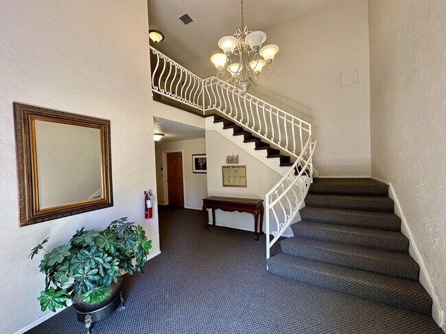 Foto del edificio - 3511 S Hillcrest Dr