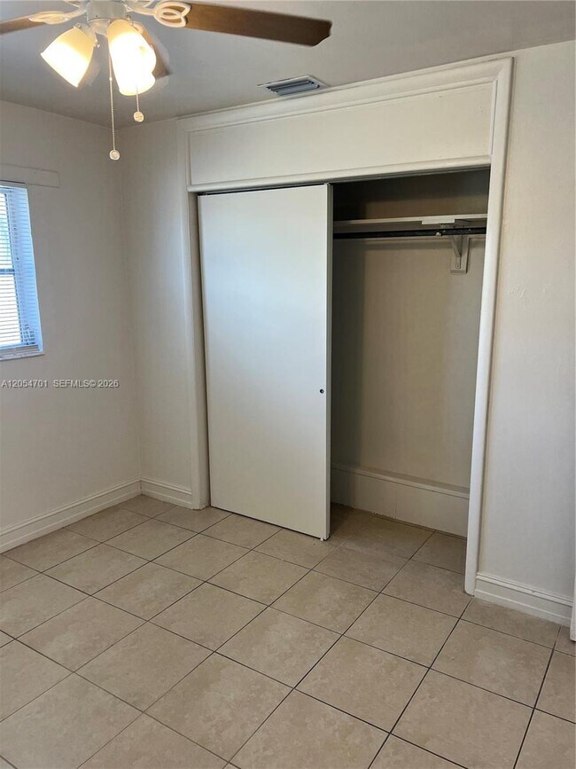 Foto del edificio - 2910 NW 92nd St