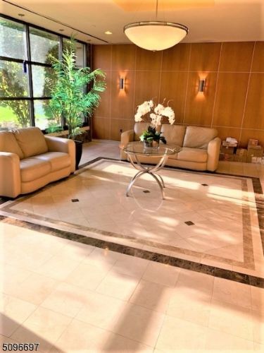 Foto del edificio - 60 Parkway Dr