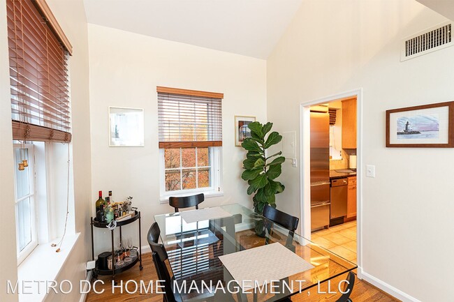 Foto del edificio - 2 br, 1 bath House - 3631 39th St NW Unit ...