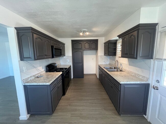 Building Photo - 1441 Mary Lou St