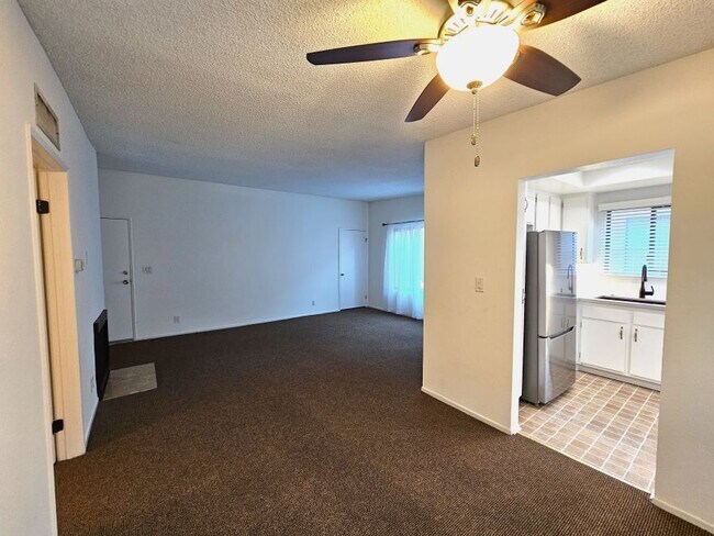 Foto del edificio - 2349 S Bentley Ave