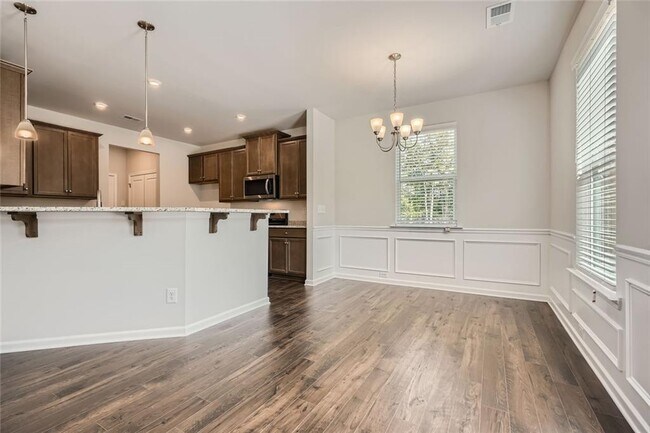 Building Photo - 1243 Park Center Cir