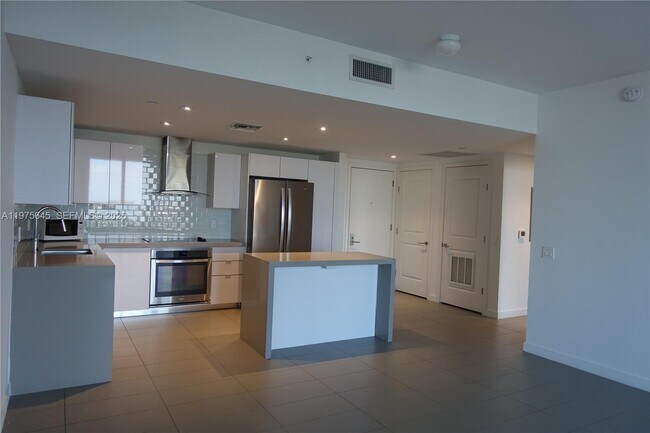 Building Photo - 1600 NE 1st Ave