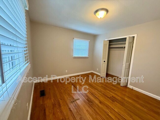 Building Photo - 5514 Rosemont Dr