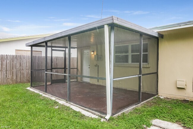 Foto del edificio - 3 br, 2 bath House - 3681 NE 15th Terrace