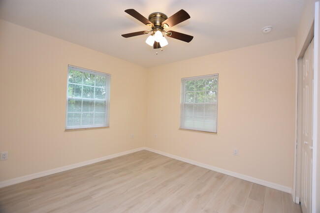 Building Photo - Completely Remodeled 3/2 Central Lakeland