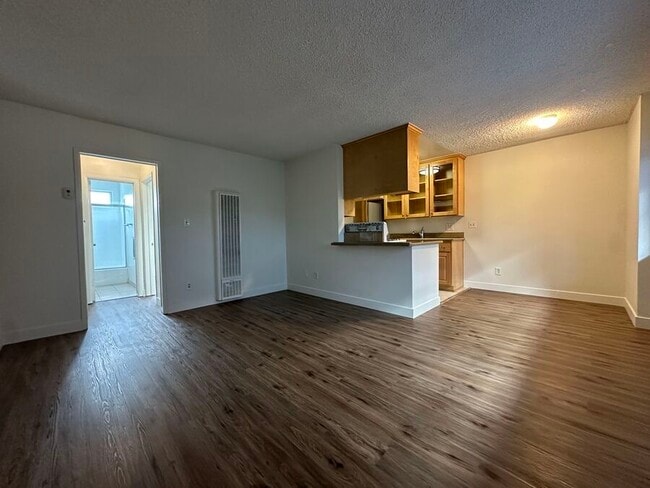 Building Photo - 17 Thornton Ave