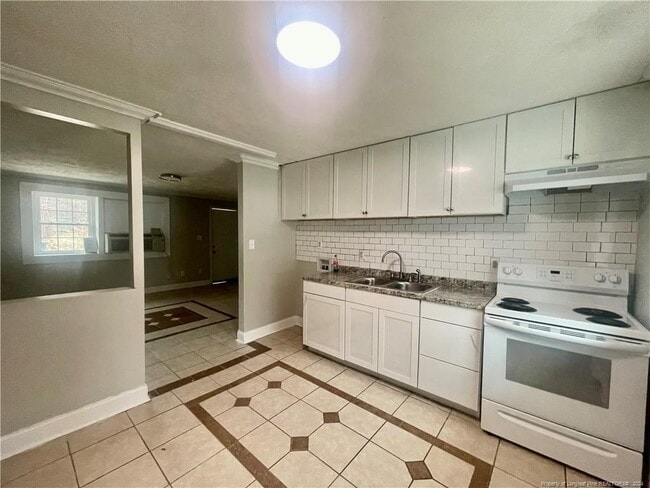 Building Photo - 1217 Pineview St