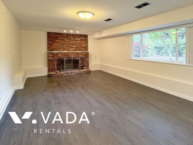 Building Photo - South Vancouver 3 BR Garden Suite Rental 2-1920 Nassau Dr Vancouver: VADA