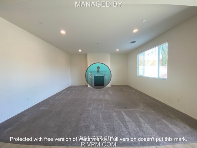 Building Photo - Spacious Newer Build 4 Bed 3bath Home Avai...