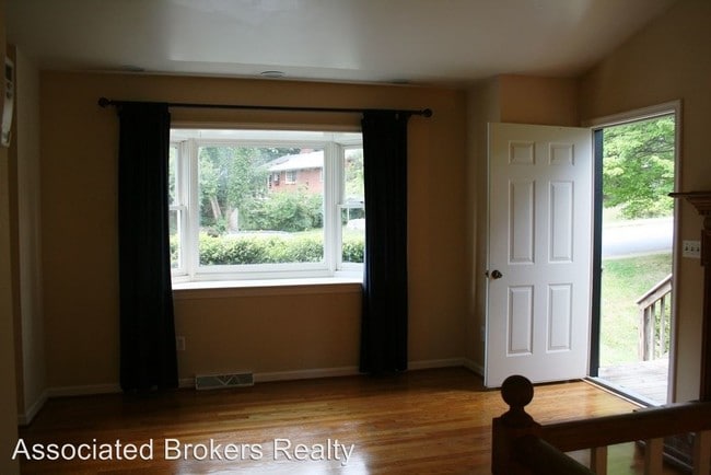 Foto del edificio - 500 Moseley Dr