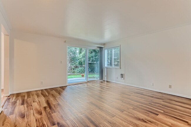 Building Photo - Bright and Beautiful 1 Bed 1 Bath Redmond ...