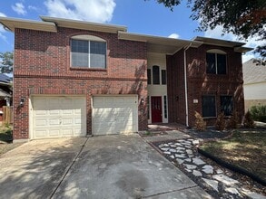 Building Photo - 610 Point Run Dr