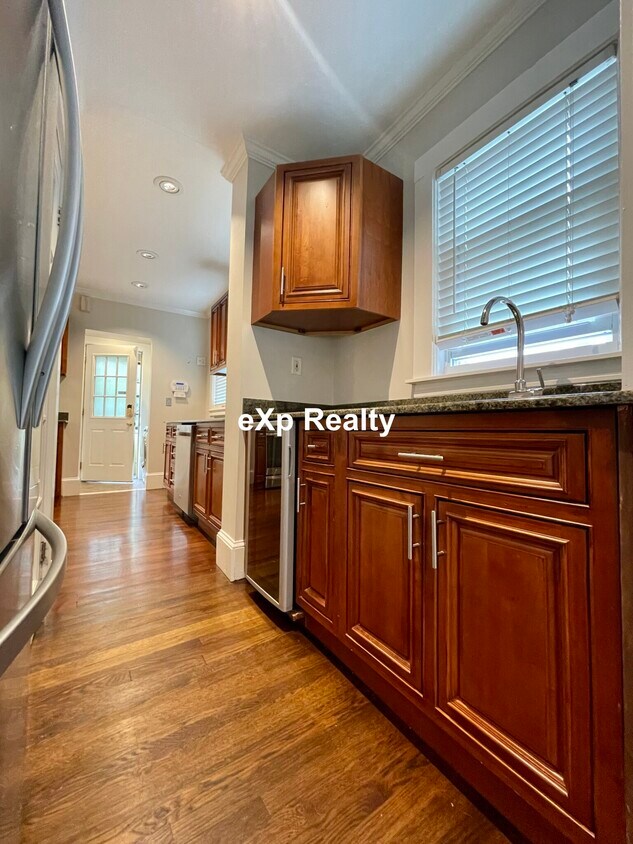 Primary Photo - 1123 Boylston St