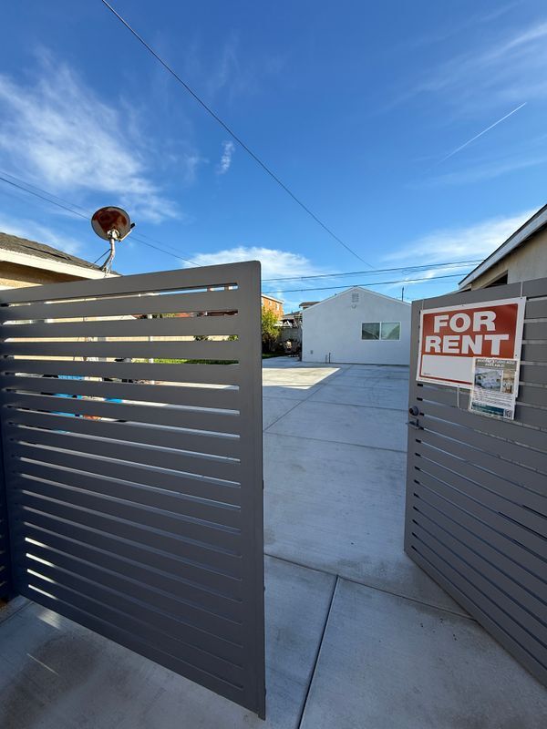 Foto del edificio - 4524 W 133rd St