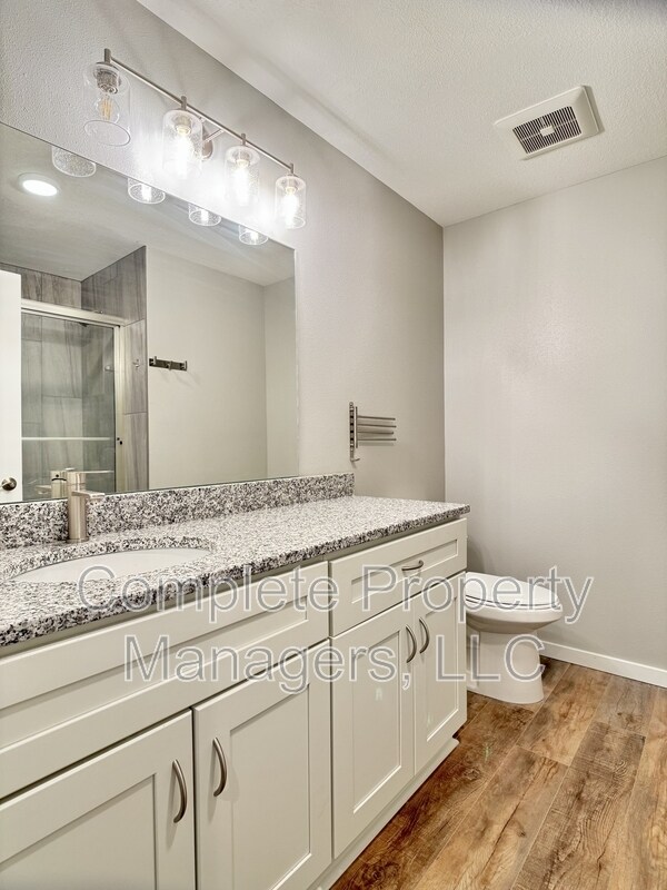 Foto del edificio - 207 E 4th St