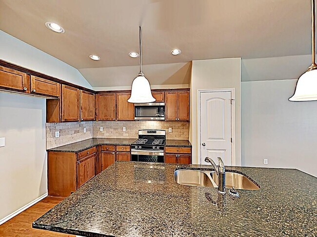 Building Photo - 4704 River Mesa Dr