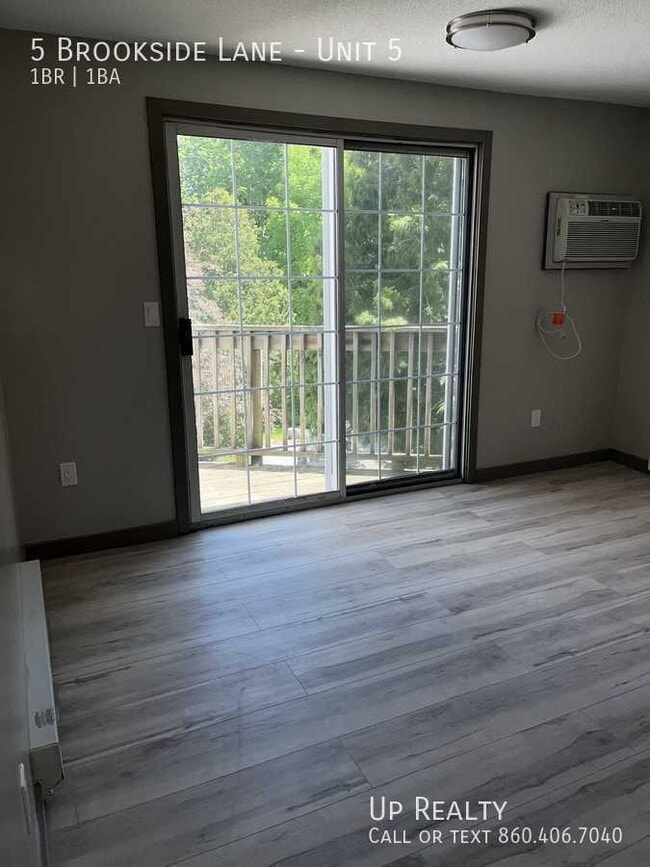 Building Photo - 5 Brookside Ln