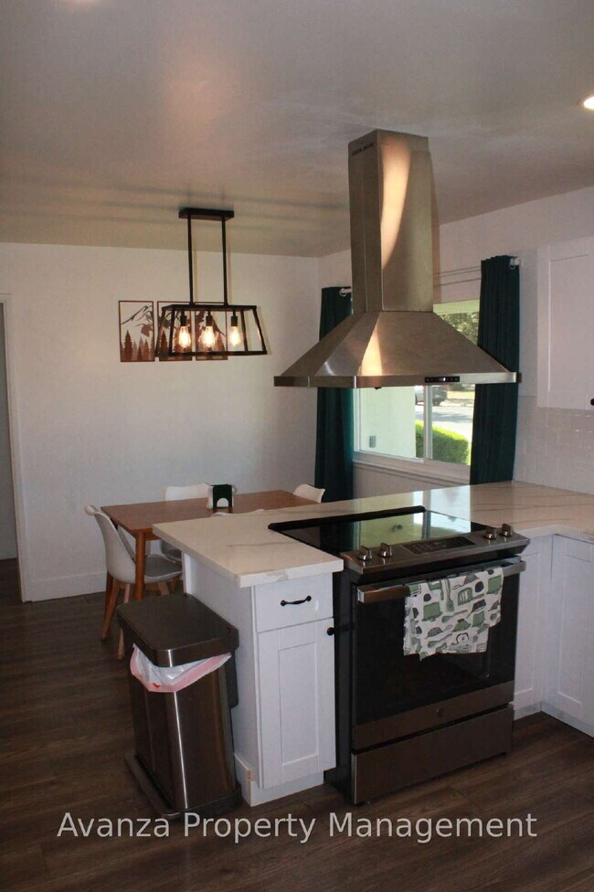 Building Photo - Home for Rent 4 Bed/3 Bath - 1,791 Sq Ft. Rent: $2,750/month Security Deposit: $2,850 Bullard Hig...