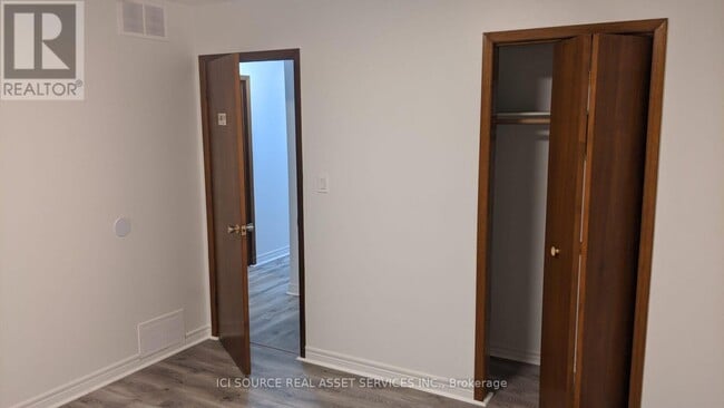 Building Photo - 354 Park Rd N