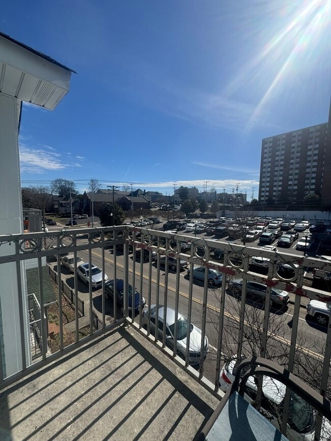 Building Photo - Renaissance II Condominiums: Available Fal...