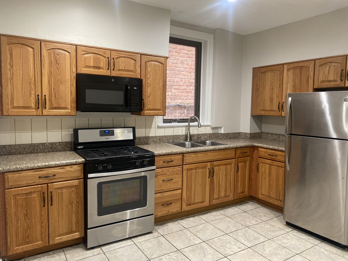 Kitchen - 1459 Arnow Ave