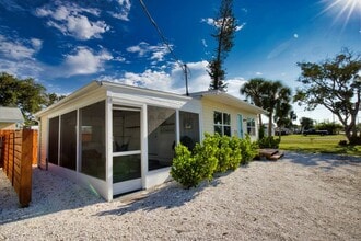 Building Photo - 252 Palm Grove Ave