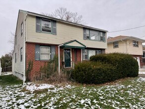 Building Photo - 22 Adams Ave