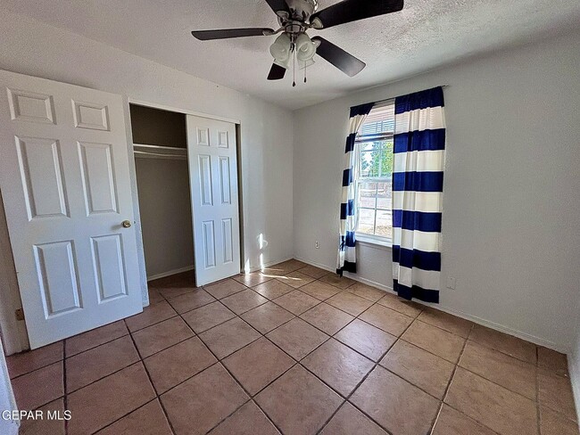 Foto del edificio - 10517 Tareyton St