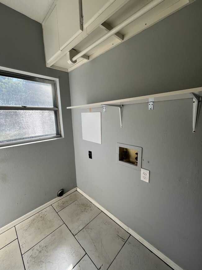 Building Photo - 808 N Wolfe Ln